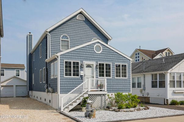 Exterior, Facade, Queen Anne Victorian