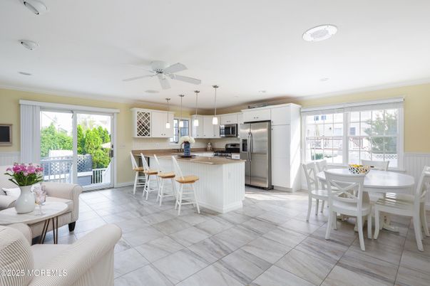 Dining room, Interior, Kitchen, Pendant Lights, Recessed Lighting, Stainless Steel Appliances