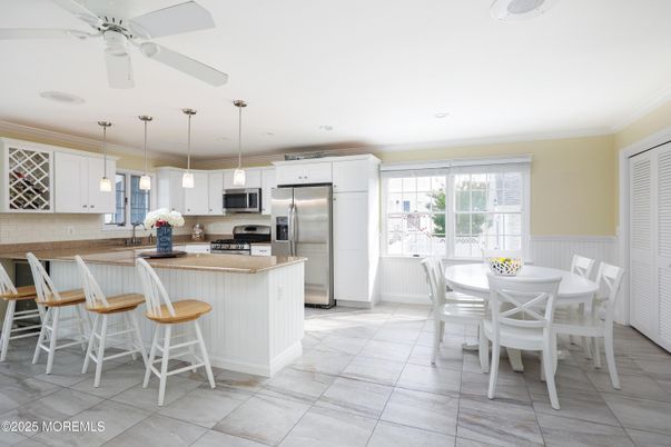 Dining room, Interior, Kitchen, Pendant Lights, Recessed Lighting, Stainless Steel Appliances