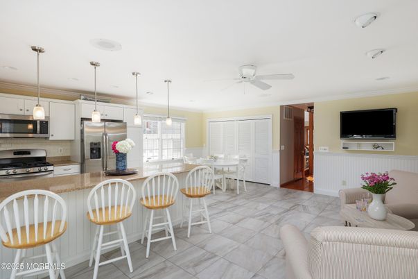 Dining room, Interior, Kitchen, Pendant Lights, Recessed Lighting, Stainless Steel Appliances
