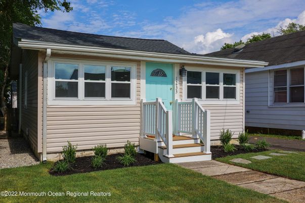 Exterior, Facade, Cape Cod
