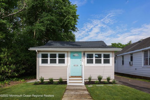 Exterior, Facade, Cape Cod