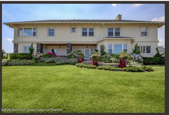 Backyard, Exterior, Facade, Split Level