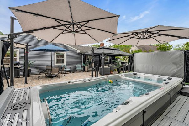 Exterior, Hot Tub