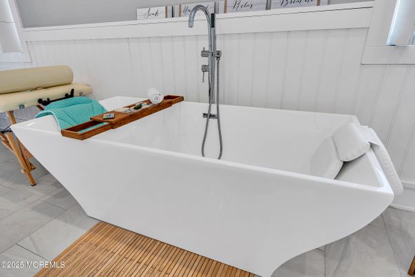 Bathroom, Free Standing Baths, Interior