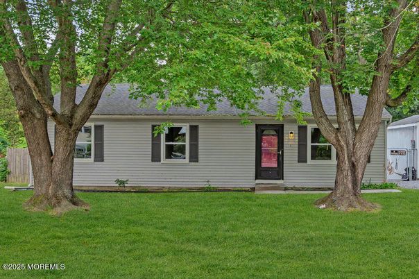 Exterior, Facade, Cape Cod