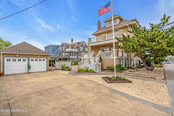 Detached Garage, Exterior, Facade, Queen Anne Victorian