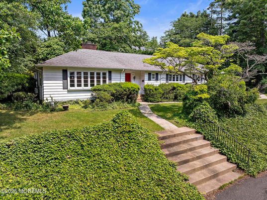 Exterior, Facade, Cape Cod