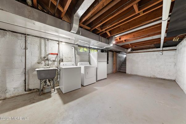 Interior, Washer, Wooden Beams