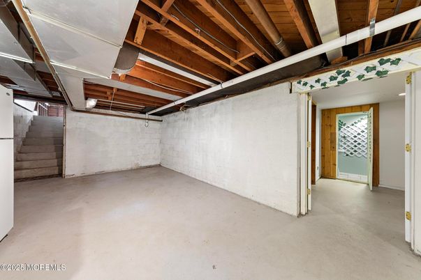 Empty room, Interior, Wooden Beams, Wooden Ceilings