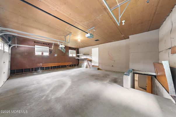Empty room, Interior, Wooden Ceilings