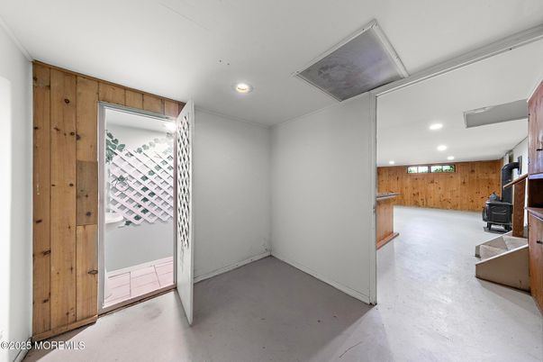 Empty room, Interior, Recessed Lighting, Wooden Walls