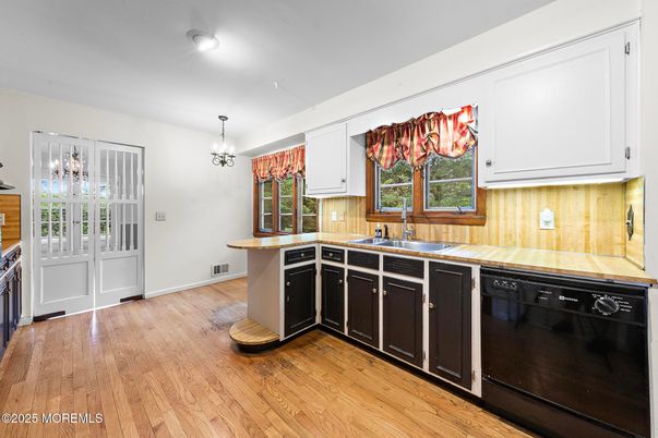 Chandelier, Interior, Kitchen, Wood Texture Flooring