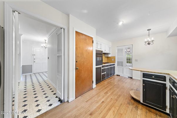 Chandelier, Interior, Kitchen, Wood Texture Flooring