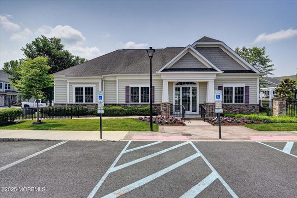 Exterior, Facade, Ranch