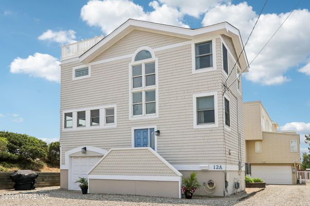 Attached, Exterior, Facade, Rowhouse