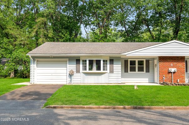 Attached, Exterior, Facade, Brick Facade, Ranch