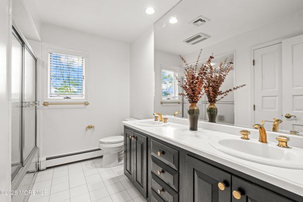 Bathroom, Dual Sink Vanities, Interior, Recessed Lighting
