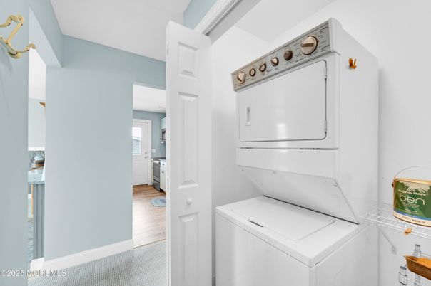 Interior, Utility Closets, Washer, Wood Texture Flooring