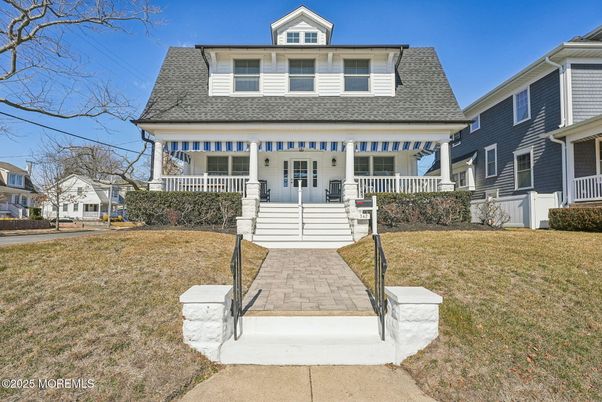Exterior, Facade, Queen Anne Victorian