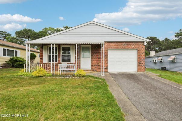 Attached, Exterior, Facade, Brick Facade, Ranch