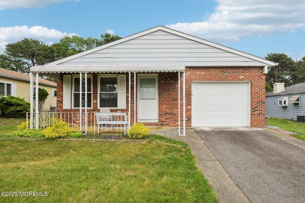 Attached, Exterior, Facade, Brick Facade, Ranch