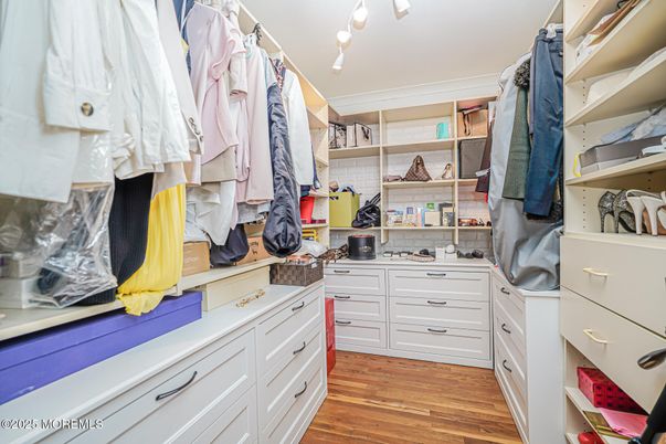 Interior, Pendant Lights, Walk-in Closets, Wood Texture Flooring