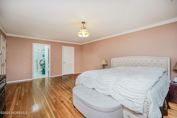 Bedroom, Interior, Pendant Lights, Wood Texture Flooring