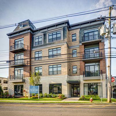 Exterior, Facade, Rowhouse