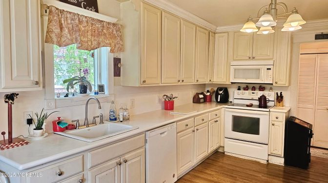 Interior, Kitchen, Pendant Lights, Wood Texture Flooring