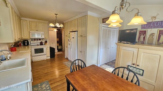 Dining room, Interior, Kitchen, Pendant Lights, Wood Texture Flooring