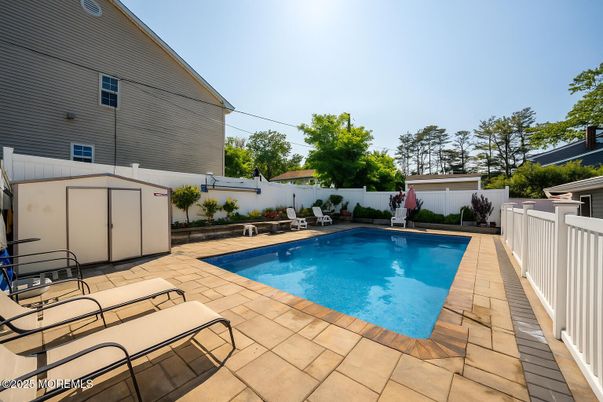 Exterior, Pool