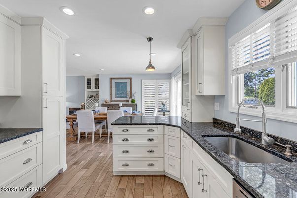 Dining room, Interior, Kitchen, Pendant Lights, Recessed Lighting, Wood Texture Flooring