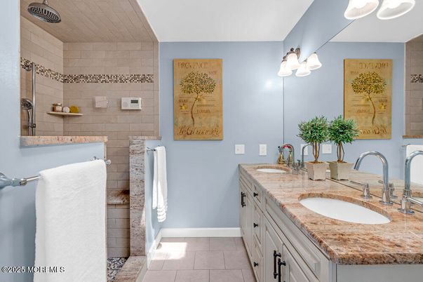 Bathroom, Dual Sink Vanities, Interior