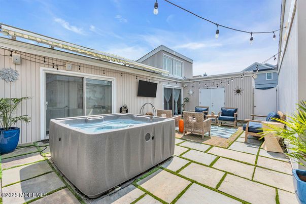 Exterior, Hot Tub