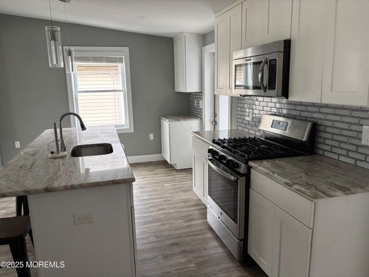 Interior, Kitchen, Pendant Lights, Recessed Lighting, Wood Texture Flooring