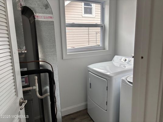 Interior, Utility Closets, Washer, Wood Texture Flooring