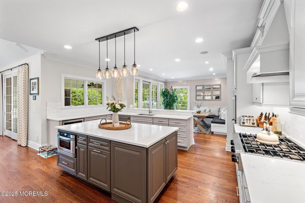 Interior, Kitchen, Pendant Lights, Recessed Lighting, Wood Texture Flooring