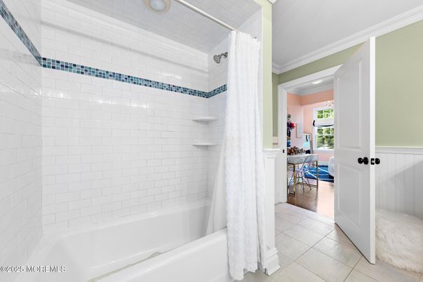 Bathroom, Interior, Recessed Lighting, Wood Texture Flooring