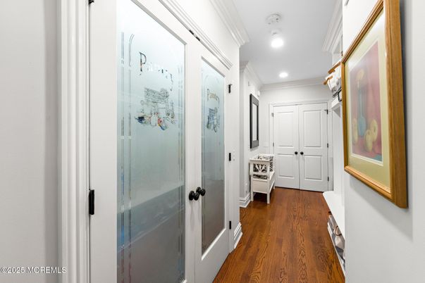 Interior, Recessed Lighting, Wood Texture Flooring