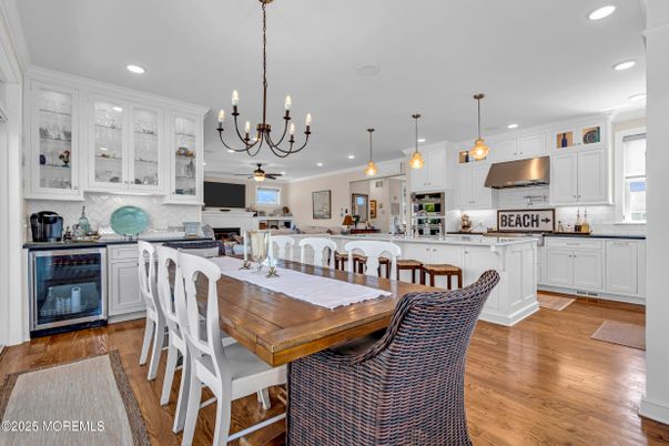 Dining room, Interior, Kitchen, Pendant Lights, Recessed Lighting, Wood Texture Flooring
