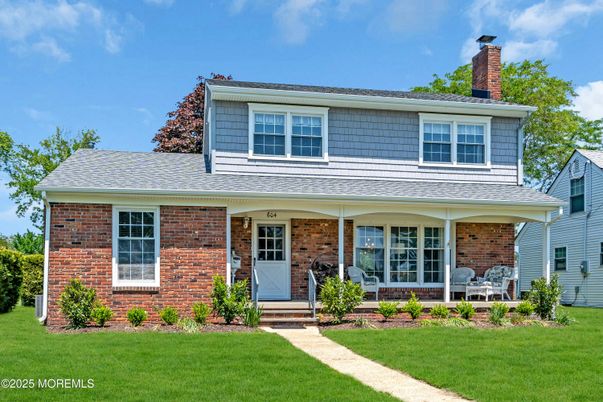 Exterior, Facade, Brick Facade, Split Level