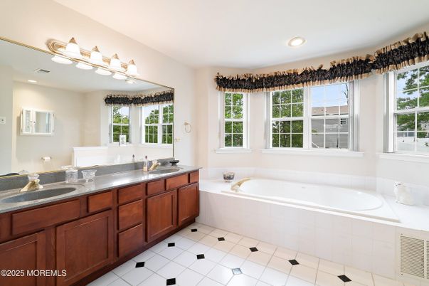 Bathroom, Dual Sink Vanities, Interior, Recessed Lighting
