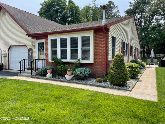 Attached, Exterior, Facade, Brick Facade, Cape Cod