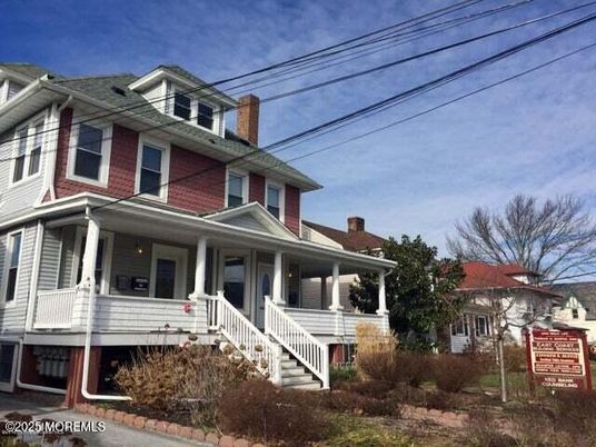 Exterior, Facade, American Foursquare