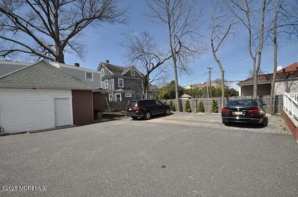 Detached Garage, Exterior