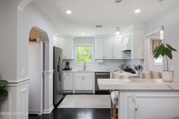 Interior, Kitchen, Pendant Lights, Recessed Lighting, Wood Texture Flooring