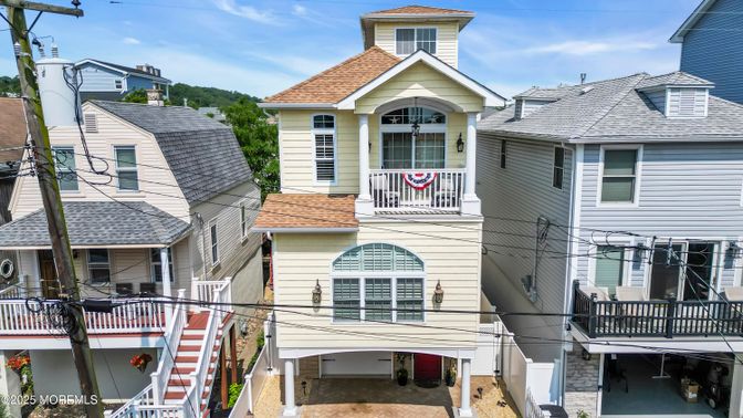 Exterior, Facade, Queen Anne Victorian