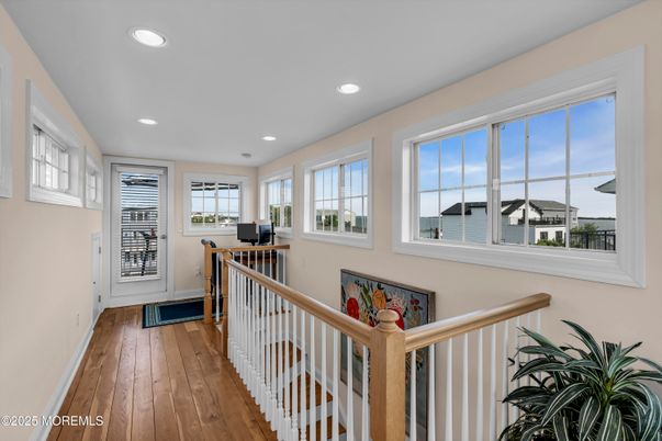 Interior, Recessed Lighting, Water, Wood Texture Flooring