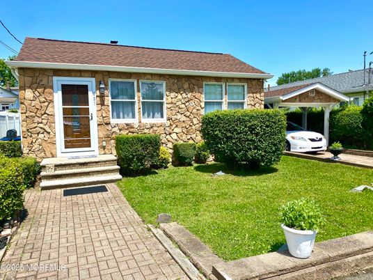 Exterior, Facade, Cape Cod